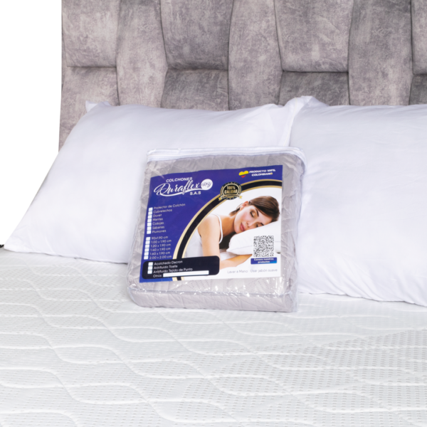 protector acolchado y almohadas incluidas en el Combo Premium Natural Dream